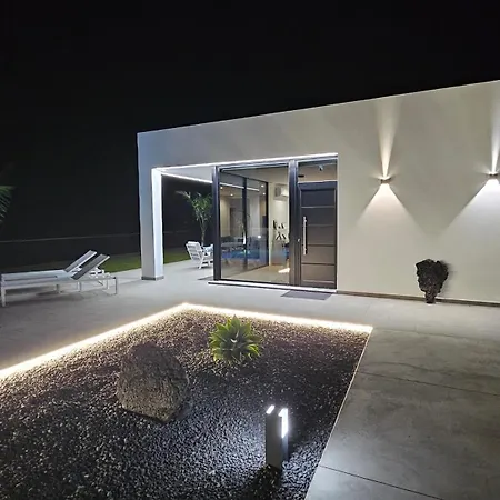 Casa Laina - Piscina Climatizada וילה